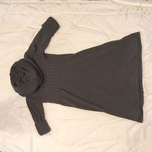 Junior's M sweater dreas